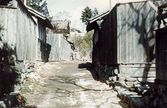 A small path in Sendai in the 1950s